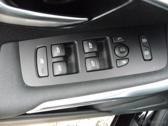 Volvo V40 D3 150k.s Momentum Automat - - 9