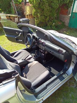 TOYOTA MR 2 - 9