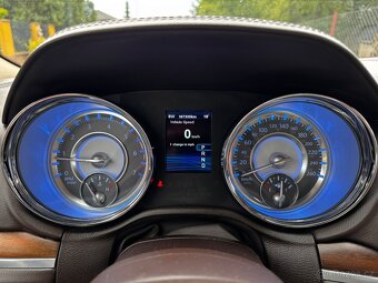 Chrysler 300C-Lancia Thema - 9