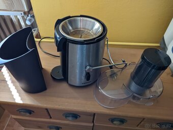 Elektrický odšťavňovač kuchyňský robot - 9