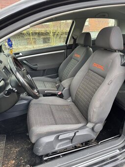 VW Golf 5 1.6 75 kW 2006 - 9