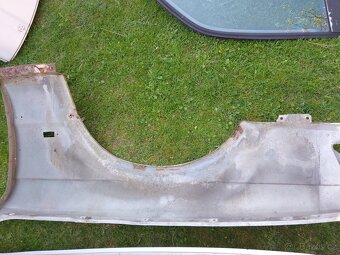 BMW e32 plechařina - 9