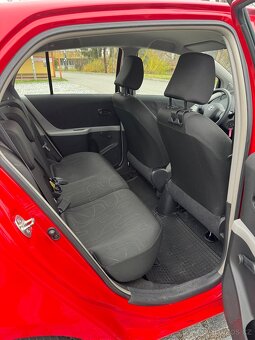 Toyota Yaris 1.0 - 9