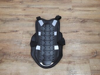 Chráničová vesta Nová - 9