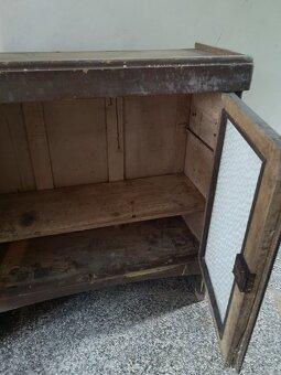 Kredenc, skříňka - 9