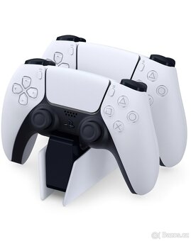 PS5 Slim,nabíjecí stanice,druhý ovladač + KCD2 a další hry - 9