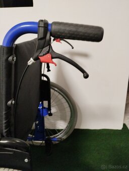 Skládací mechanický invalidní vozík XXXL, 65cm - 9