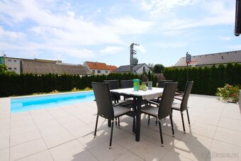 Novostavba 4+KK s bazénem 30 minut od Brna - 9