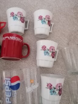 Hrnečky skleničky, jahody, růže - 9