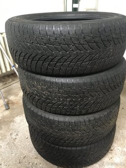 Prodám zimní pneu Nokian R17 215/55 - 9