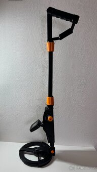 DETEKTOR KOVŮ S LCD DISPLEJEM - 9