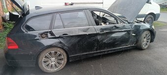BMW e91 325xi na díly, motor s LPG ok - 9