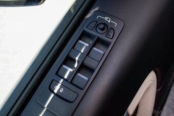 Land Rover Discovery Sport 2.0D SD4 SE AWD A/T - 9