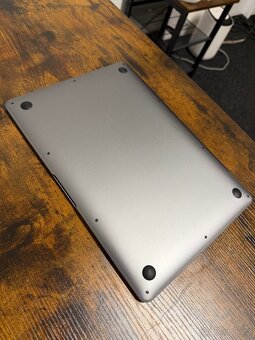 Apple MacBook Air M1 8GB/256GB - 9
