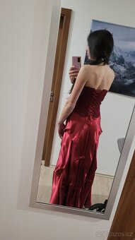 Vínové plesové šaty (sukně plus korzet) - 9