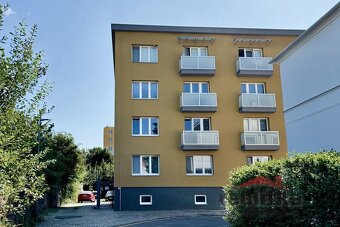 Prodej velkého bytu 3+1, 73m2, s balkónem, zahradou a parkov - 9