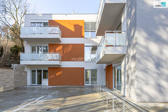 Pronájem bytu 3+kk, 96 m2 + 116 m2 terasa, Praha 8 - 9