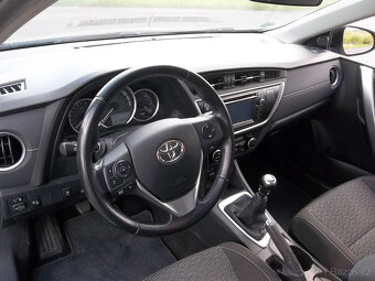 Toyota Auris 1,6 Kombi, r.v. 06/2015, najeto jen 103tkm - 9