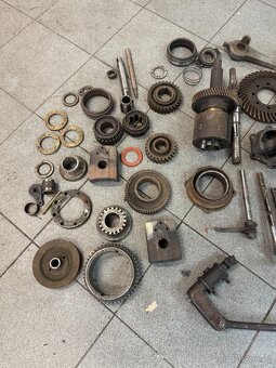 Nahradní díly Tatra 87 - 9