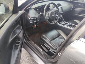 JAGUAR XE 2017 2.0D 132kW,VÝHŘEVY,NAVI,TEMPOMAT,SERVISKA - 9