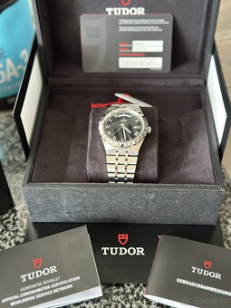 Pánské hodinky Tudor Royal v černé barvě - 9