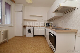 Milovice, pronájem bytu 2+1, 61 m2 s lodžií a sklepem, okr.  - 9