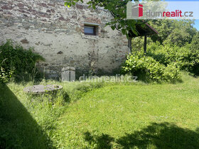 Prodej bývalé zemědělské usedlosti v obci Milčice okres Nymb - 9