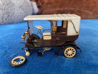 Tři retro autíčka - 9