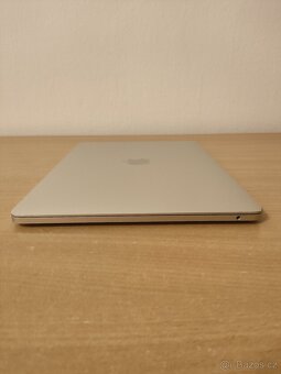 MacBook Pro 2017 | i5 • 8GB • 256GB SSD - 9
