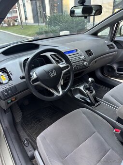 Honda Civic 8 1.8i Sedan 88tis.km jako nové - 9