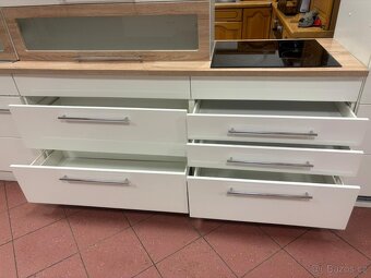 Zánovní kuchyňská linka včetně všech spotřebičů - 9