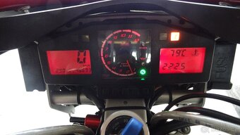 Aprilia Tuono 1000 R - 9