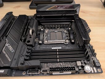 NEFUNKČNÍ ASUS ROG Strix X670E-E Gaming WIFI AM5 - 9