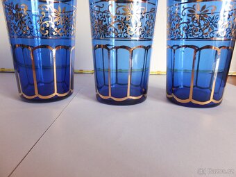 Krásné modré sklenice, bohatě zlacené. obsah 220 ml. - 9
