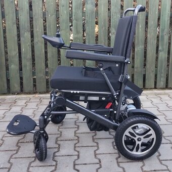 Skládací elektrický invalidní vozík. - 9