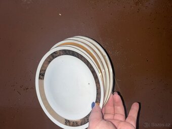 Porcelánová 27dílná sada za 2500,- - 9