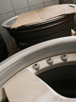 Dvoudílná R18 5x100 Space wheels - 9
