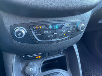 Ford Tourneo Courier 1.0 EcoBoost TITANIUM - 9