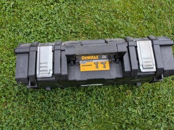 Dewalt tough kufry - 5 ks - IP 65 - 3 nové, 2 použité - 9
