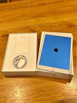 iPad 6. generace 32GB + cellular + dětské pouzdro - 9