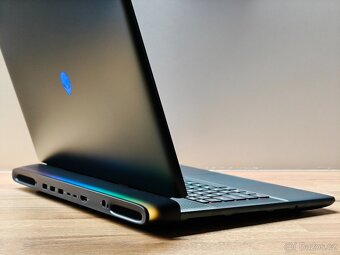 16" 240HZ_ALIENWARE 16 AREA-51_U7-255HX_16GB_RTX 5060 8GB - 9