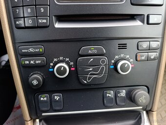 Volvo XC90 2, 4 D5 AWD Automat Kůže Xenon - 9