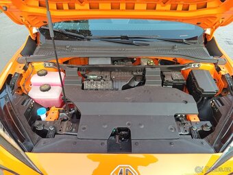 Mg4 Comfort elektro auto baterie 64kwh NEHAVAROVANÉ - 9