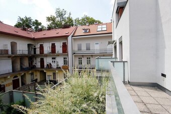 Krásný moderní prostorný byt 1+kk na Praze 8 - Karlíně, Koll - 9