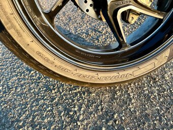 MV AGUSTA BRUTALE 800RR - 9