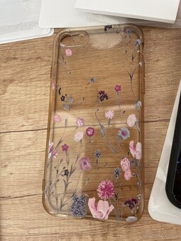 Černý iPhone SE 2020 64GB - 9
