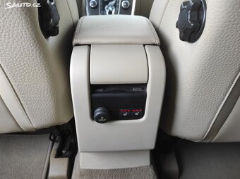 Volvo XC60 2.4 D5 158 kW TOP VÝBAVA AUTOMAT 4x4 ČR 2.MAJ. - 9