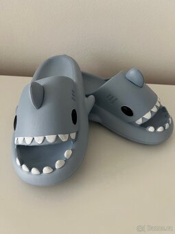 Comfyfins Shark slide Pantofle, žabky - 9