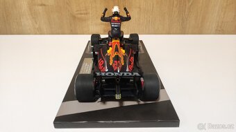 Max Verstappen 1:18 s figurkou - víťaz Monaco - 9