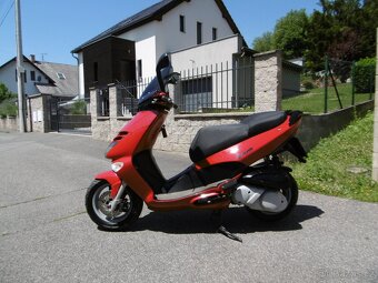 Aprilia Leonardo 250 - silný malý skútr - 9